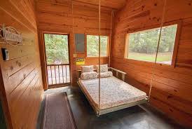 A favorite getaway for honeymooners, romantics and small families, this cabin offers a welcoming gas. Romantic Creek Cabin Hot Springs Ar Cabins Remember When Cabins