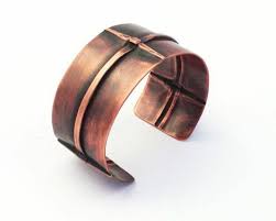 Le Bracelet En Cuivre Tendance Qui Revient Archzine Fr Bracelet Cuivre Bijoux Originaux Bracelet