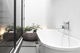 We're not all blessed with spacious bathrooms that allow for luxurious statement tubs in the middle of the room. 11 Gorgeous Hotel Rooms With Bathtubs In Singapore From 205 20 Night For Couples To Satisfy Their Wanderlust Zula Sg