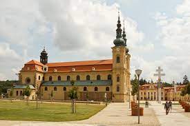 Je významným duchovním centrem, místem častých církevních poutí, shromáždění a cyrilometodějských oslav. Velehrad Bazilika Nanebevzeti Panny Marie A Sv Cyrila A Metodeje Velehrad Vychodni Morava