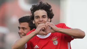 Official website of sport lisboa e benfica, where you can stay abreast of all the latest news from our club and see the best videos and summaries of all the games! Italianos Projetam Em Paulo Bernardo O Novo Lampard Benfica Jornal Record
