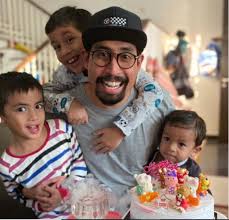 Bagaimanakah hukum mengumandangkan adzan dan iqamah pada telinga bayi yang baru lahir? Keliru Nak Azan Iqamahkan Anak Masa Lahir Ustaz Don Daniyal Kongsikan Panduan Buat Suami Pa Ma