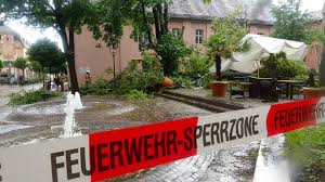 Laut josef kurz, dem leiter der hagelversicherung in der steiermark, dürften die schäden allein am freitag in die millionen gehen. Sf2rxpyzmc7dvm