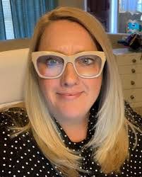 Becky Bracken's Instagram, Twitter & Facebook