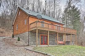 Book one of the best cabins in hocking hills with a hot tub today! Rustic Cabin With Hot Tub 7 Miles To Hocking Hills Logan Updated 2021 Prices