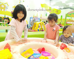 Setidaknya hal ini yang saya rasakan ketika akhirnya bisa mengunjungi kidzoona cibinong city mall waktu liburan akhir pekan ke tempat mama di bogor. Bergembira Di Kidzooona Ioi City Mall Dorsett Pink