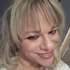 Robin Lindeman's Instagram, Twitter & Facebook