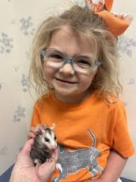 Crapper Hattie saves opossum w/help