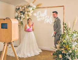 Kami memiliki jumlah template yang siap pakai, cocok untuk latar belakang foto booth anda. Contoh Photobooth Simple Untuk Pernikahan Kekinian Wedding Market