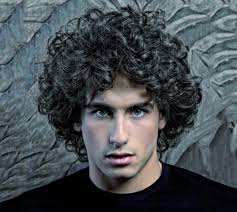 Taglio lungo scalato perfetto per i . Tagli Di Capelli Ricci Taglio Capelli Ricci Taglio Capelli Uomo Tagli Capelli Ricci Corti Lunghi E Di Tendenza