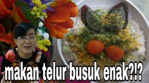 Telur pitan disajikan bersamaan dengan ayam potong, usus ayam, potongan. Cara Buat Bubur Telur Pitan Kuliner Masak Youtube