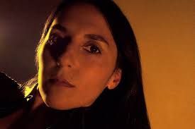 PREMIERE: Szou Takes Snapshot of Pre-Pandemic Nostalgia with “Rose-Tinted” 