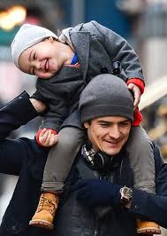 Pour orlando bloom, séparé de miranda kerr, la mère de son petit flynn, l'expérience est convaincante et donne lieu à quelques délirantes confidences: Miranda Kerr Dons Fishnet Jumper As Her Ex Orlando Bloom Carries Flynn Orlando Bloom Celebrity Dads Orlando Bloom Legolas