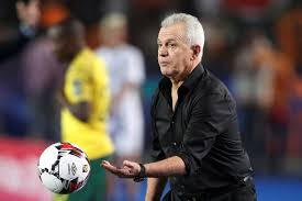 Javier aguirre explicó que tres de sus futbolistas no lograron recuperarse para el encuentro y también advirtió que habrá cambios para administrar al equipo. Mesir Akhirnya Pecat Javier Aguirre Antara News