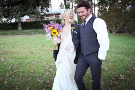 Kelly Clarkson Takes Canoe Ride With Husband In Wedding Video Kelly Clarkson Wedding Wedding Video Celebrity Weddings