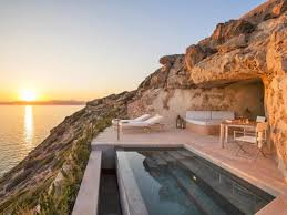 When it's super hot outside and all you want is to relax and unwind, having a pool seems like the best thing ever. 5 Breathtaking Stays With A Private Pool Booking Com