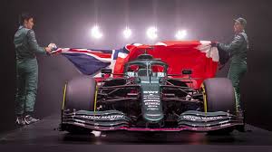 The car is being driven by sebastian vettel and lance stroll. Formel 1 Sebastian Vettel Enthullt Neuen Aston Martin