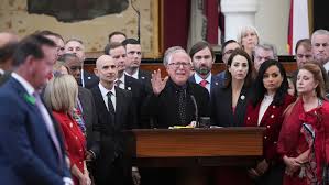 ¡Alerta Electoral! Texas Cambia el Juego y Desata la Furia en California - Imagen principal del artículo