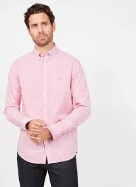 Fabriquée en coton oxford, elle se présente dans une longue coupe ajustée avec des rayures bleues sur toute la longueur. Chemise Col Americain Regular Fit Rayee En Coton Rouge Amour Gant Homme Place Des Tendances