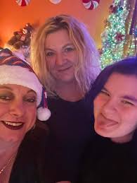 Introduction and photo sharing with friends and family