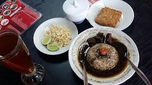 ꦫꦮꦺꦴꦤ꧀) is an indonesian beef soup. 10 Tempat Wisata Kuliner Enak Di Surabaya Cicipi Rawon Setan Mbak Endang Tribun Travel
