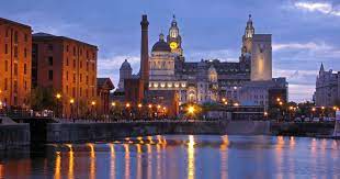The city proper forms an irregular crescent along the north shore of the mersey estuary a few miles from the irish sea. Kbewawopnnmtim