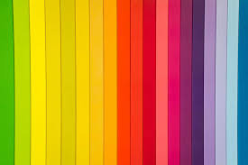 Primarios

Amarillo, azul y rojo. No pueden obtenerse mediante mezcla.

Secundarios

Verde, naranja y violeta. Combinación de