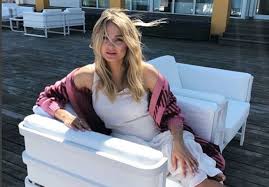 Malgorzata socha is on facebook. Malgorzata Socha Zostala Mama
