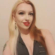 Ashley Yarbrough (@ashyarby)