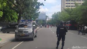 Kota makassar merupakan ibukota provinsi sulawesi selatan dan terletak di ujung selatan pulau sulawesi dan merupakan kota internasional serta terbesar di kawasan indonesia timur. U Lefoueeywydm