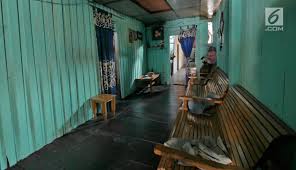 Situs budaya indonesia pariwisata, seni, tradisi & kuliner these pictures of this page are about:gambar rumah adat kalimantan barat. Foto Melihat Rumah Adat Tertua Di Kalimantan Barat Lifestyle Liputan6 Com