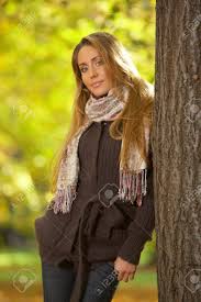 Herr heinz (1966), der bruder (1945), frau schulz (1938), uwe (1962), der vater (1924), die mutter (1929), sie (?). 20 25 Jahre Alte Frau Schon Sexy Portrat In Naturlichem Herbst Im Freien Lizenzfreie Fotos Bilder Und Stock Fotografie Image 1830290