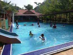 Lebih 400 rumah di 10 kampung di daerah ini dilanda banjir akibat hujan lebat awal pagi tadi. Murah Dan Best Puas Hati Lah Mandi Manda Di Singgah Santai Resort Hulu Langat Mama Kembar Tiga