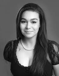 Elizabeth Ungaro's Instagram, Twitter & Facebook