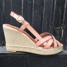 Epingle Sur Espadrilles Et Sandales Compensees
