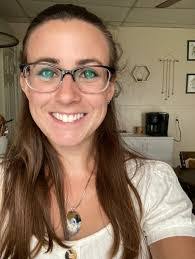 Amanda Buckingham's Instagram, Twitter & Facebook