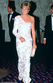 University offers free course on how to dress like a royal ...