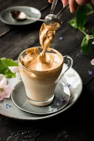 Cafe Dalgona Recette De Mon Latte A L Erable L Herboriste Recette En 2020 Recette Cafe Recette Cuisine Et Boissons