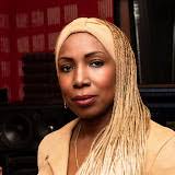 À MARIA FALL الجوهرة التيجانية