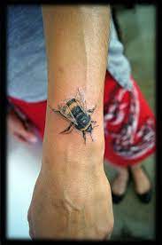 41 cute bumble bee tattoo ideas for girls | stayglam. 1001 Ideen Fur Handgelenk Tattoo Werden Sie Unique Im Trend Bee Tattoo Bumble Bee Tattoo Insect Tattoo