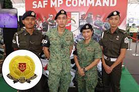 O şu anda ulaştırma bakanı. Ong Ye Kung The Saf Military Police S Cap Badge Combines Elements From Both Saf And Spf Crests Facebook