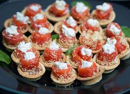 Verrines salées ou sucrées, roulés, brochettes, sandwiches, chips, pâtés, feuilletés, bricks. 10 Idees Originales Pour Votre Aperitif Fromager Emilien Le Fromage Pour Passion