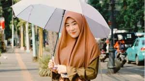Larissa chou merupakan istri dari putra ustaz arifin ilham, yakni alvin faiz. Intip Profil Larissa Chou Selebgram Cantik Sekaligus Istri Alvin Faiz Yang Mendadak Minta Cerai Herstory