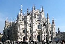 12 Largest Church Buildings In The World Paperblog Milan Cathedral Church Building Church