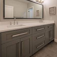 A wicker basket, metal stool and animal hide rug give beautiful country detail to this bathroom design. Interior Design Ideas Home Bunch An Interior Design Luxury Homes Blog Grey Bathroom Cabinets Grey Bathrooms Bathroom Sink Cabinets
