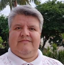 El Director Ejecutivo de la Entidad Binacional Yacyretá (EBY), Lic. Luis  Benítez, junto con el Asesor Jurídico, Doctor Eduardo González,  suscribieron este miércoles 25 la renovación del Contrato Colectivo de  Condiciones de