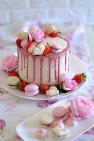 Erdbeer Zitronen Drip Cake Mit Macarons Rezept Joghurttorte Kuchen Und Torten Rezepte Susse Backerei