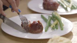 Pains De Viande Miniatures Et Pommes De Terre Musclees Recipe Food Quick Meal Prep Quick Easy Dinner