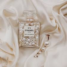 Luxury Chanel Wallpaper Aesthetic Lux Cream Aesthetic Classy Aesthetic Beige Aesthetic See more ideas about beige aesthetic, aesthetic, beige. luxury chanel wallpaper aesthetic