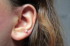 Schießen preise in apotheken, bei piercern & bei juwelieren verschaffe dir bei.ohrloch stechen: Tutorial Ohrloch Ohne Schmerzen Selber Stechen Hyyperlic Ohr Haarschonheit Piercing